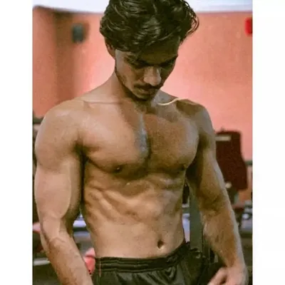 ɪɴ ᴍʏ ᴄɪᴛʏ, ɪ'ᴍ ᴀ ʏᴏᴜɴɢ ɢᴏᴅ ° profile
