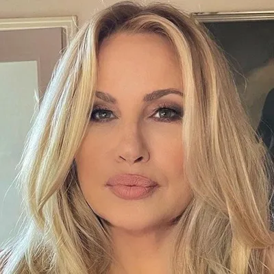 Jennifer Coolidge profile