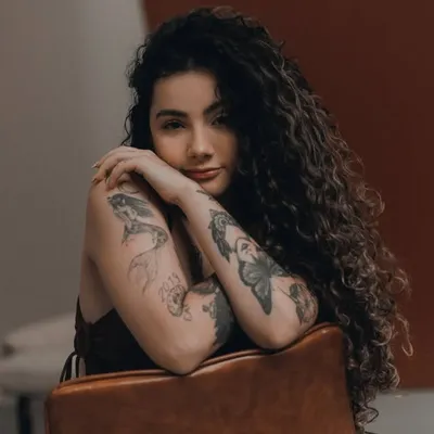 Jhenifer Fogaça | Estrategista de Marketing & Influencer profile