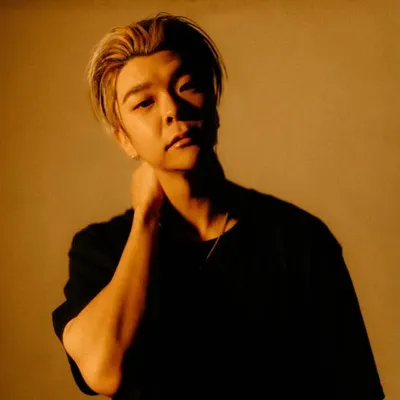 JULIAN 줄리안 | Jihoo Julian Kim profile