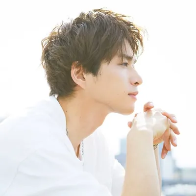 白洲迅 profile