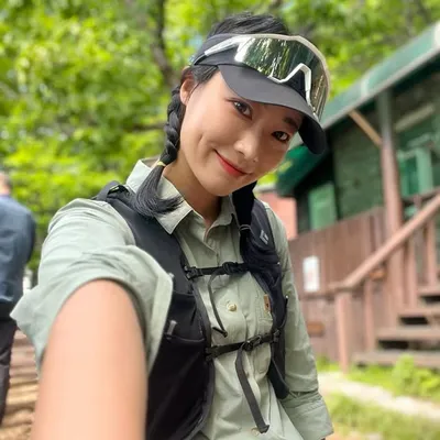 등산하는 진소영 profile