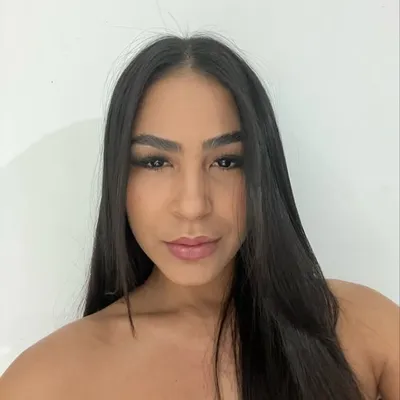 Julia Hott profile