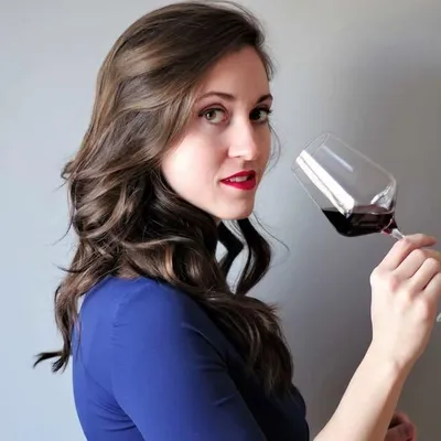 Joanie Metivier 🍷 profile