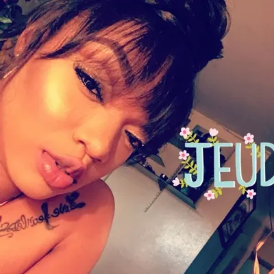 Joelle orchidee profile
