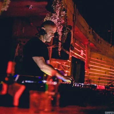 John 00 Fleming profile