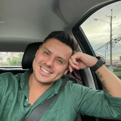 Johnny López profile