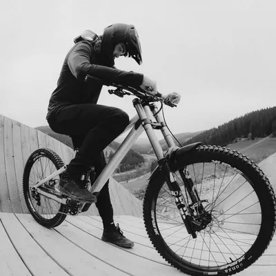 J o n a s S a l a m o n profile