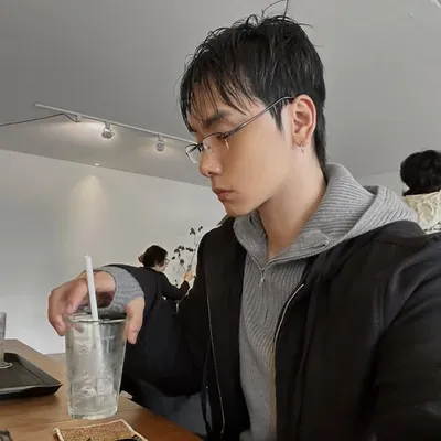 근형 / 홀리인코드 profile