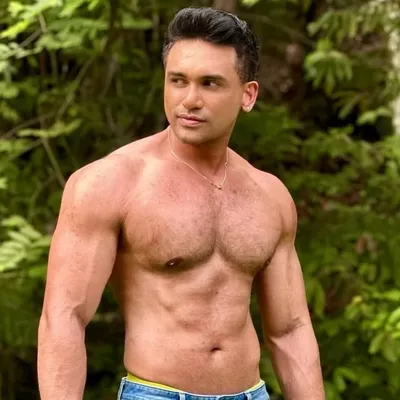 Joshua Benedict profile
