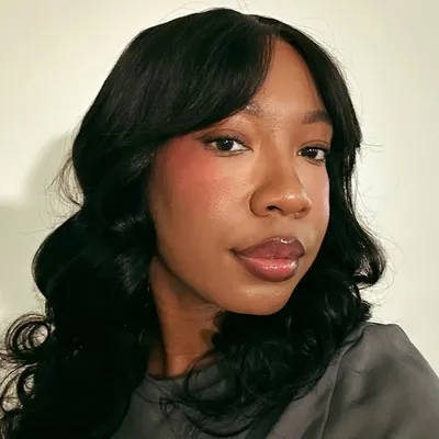 Julie • Content Creator profile