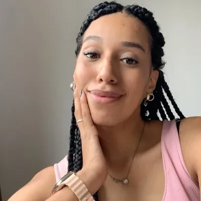 Juliana M. Feivie 🌷 profile