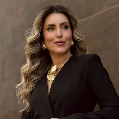 Jú Lopes profile