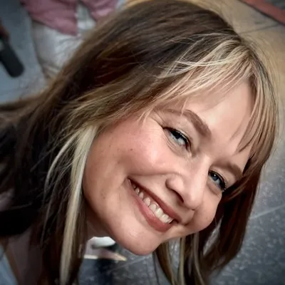 Julia DeLuise profile