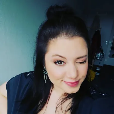 Julia Augustin profile