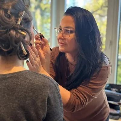 Julia Simoneth | Visagist | Make up | Brautstyling profile