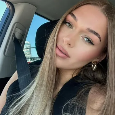 Julia Cybulska🦢🎀🧞♀️ profile