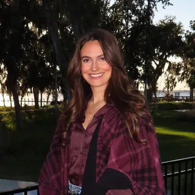 JULIA RAE LISELLA profile