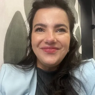 Júlia Alves profile