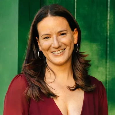 Julia Beverly profile