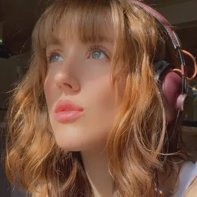 Julia Briggs profile