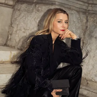 Julia Corot Comil - Modersvp profile