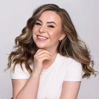 Julia Dunin profile