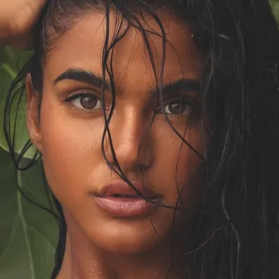 Julia Muniz Robinson profile