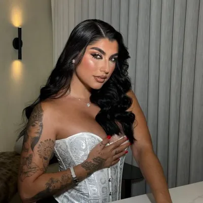 Juliana Valencia• Beauty model • UGC profile