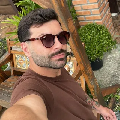 Julian Flores profile