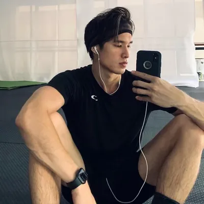 Julian K Neukomm profile