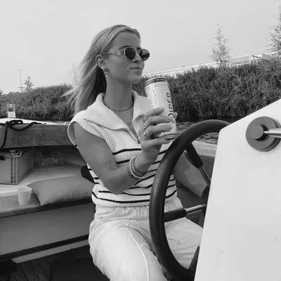 JULIA PIKET profile