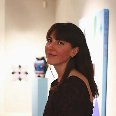 JULIA RIORDAN profile