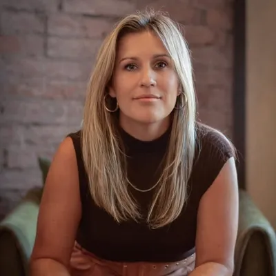 Julia Stroschoen | Rep. Farma profile