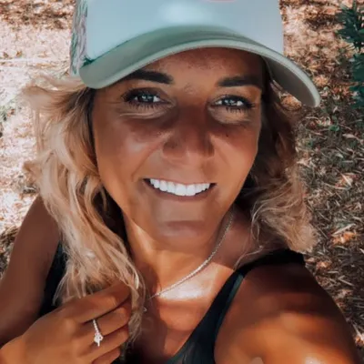 Julie Debever profile