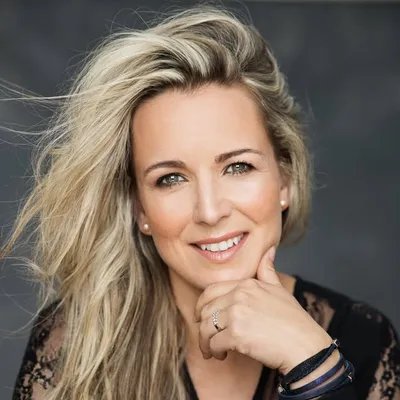 Julie Houle profile