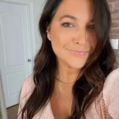 Julie Pinsonneault ๐๐ profile