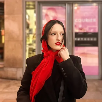 Julie Berthollet profile