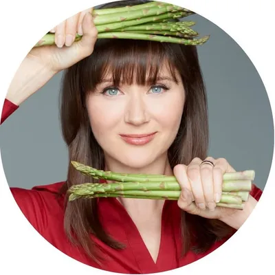 Julie Daniluk, Nutritionist profile
