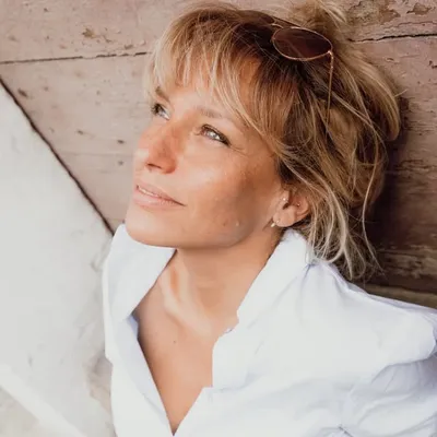 Julie Debazac profile