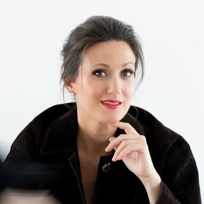 ๐น๐๐๐๐ ๐ต๐๐ฒ๐ท๐ - Opera Singer profile