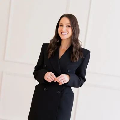 Julie Kraus | Fashion Stylist profile