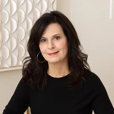 Julie Neill profile