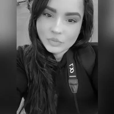 Julie Oliveira profile