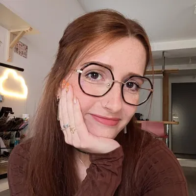 Julie - Illustratrice à l'aquarelle 🦋✨ profile
