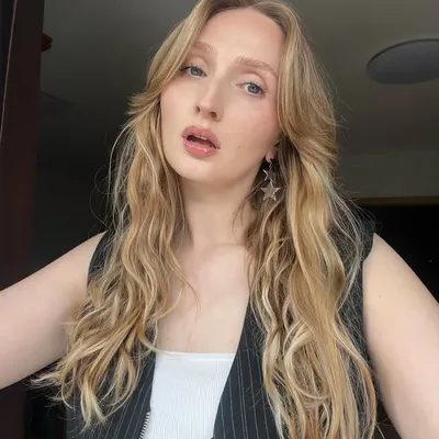 Julia Isabel profile