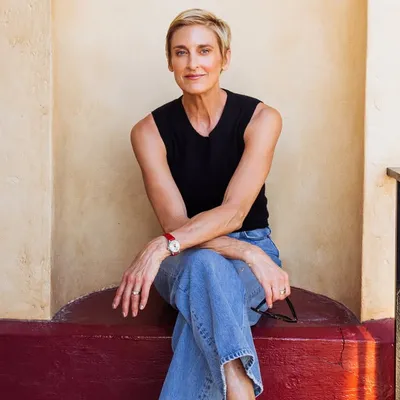 Julie Voris profile