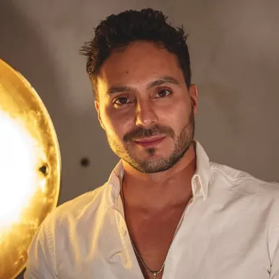 Julio Ron profile