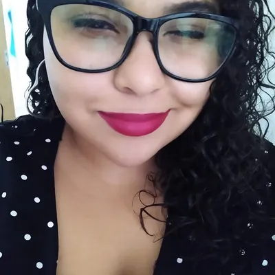 Jullia Bueeno profile