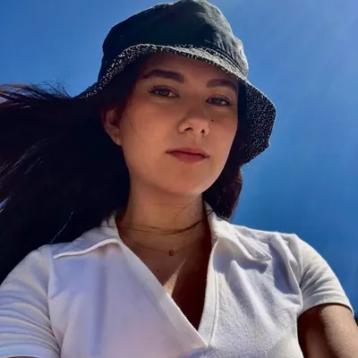 Juliana R. De León profile